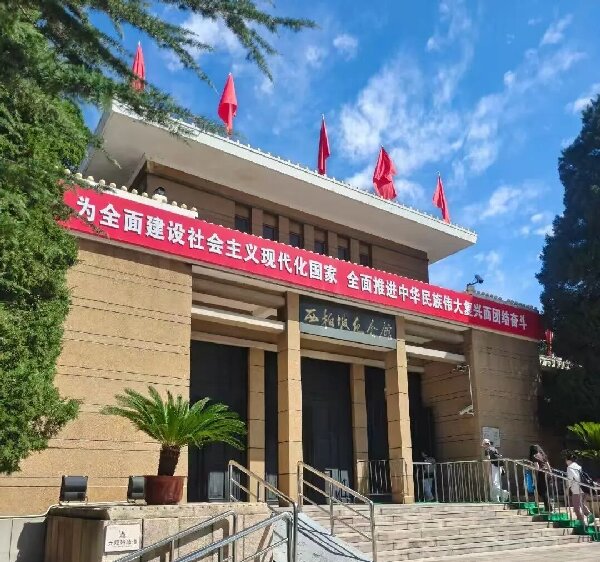 西柏坡红色教育点亮干部培训新方向 