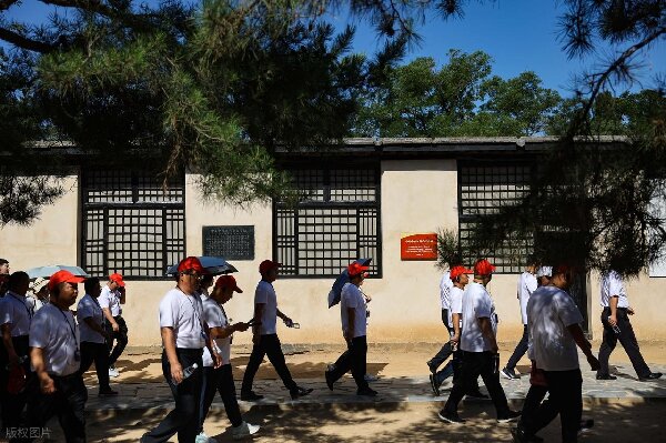 高校马院教师西柏坡党建培训深化理论武装 