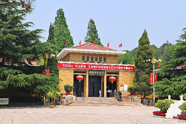 红色基因传承对干部队伍建设至关重要 