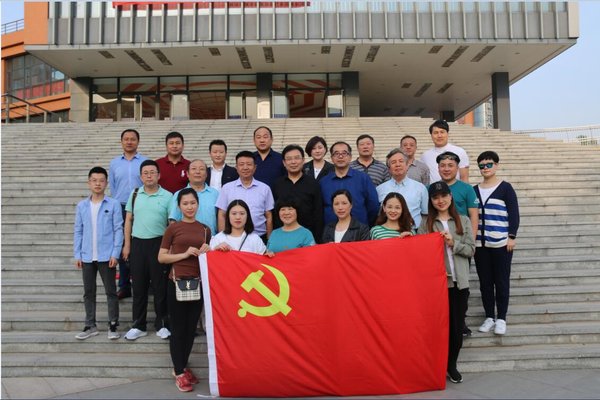 干部偏爱西柏坡红